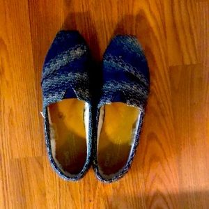 Fuzzy-lined Toms